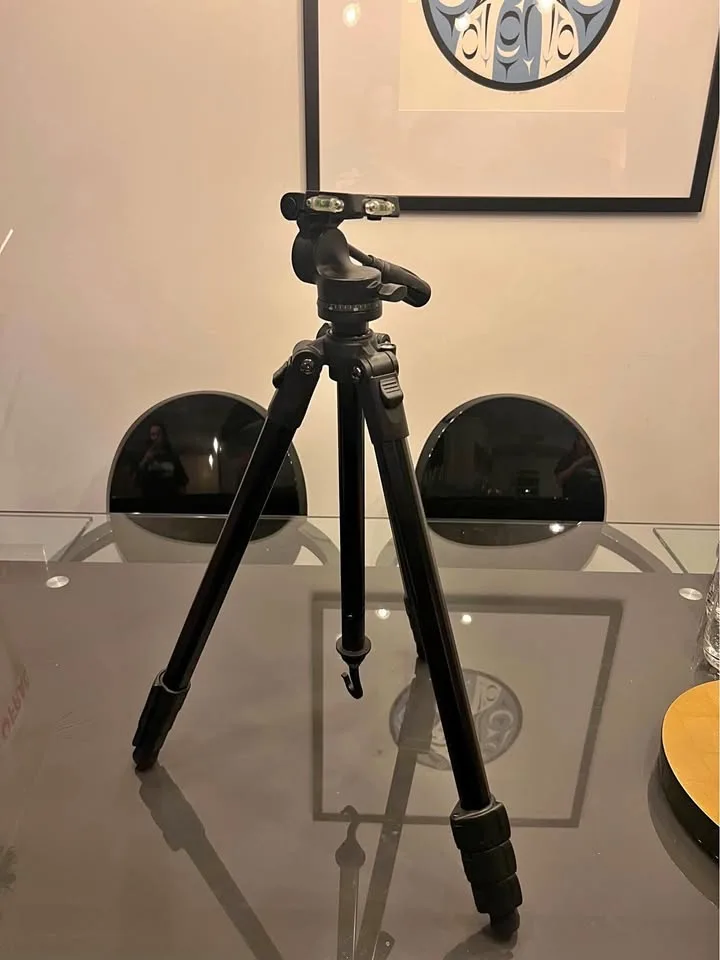 Extendable Camera Tripod with Levels