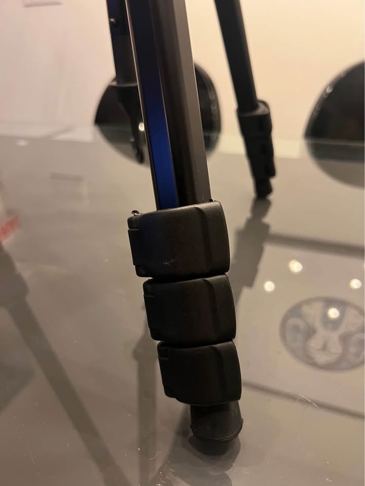Extendable Camera Tripod with Levels - photo 4