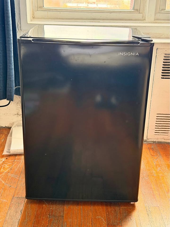 Mini Refrigerator Insignia