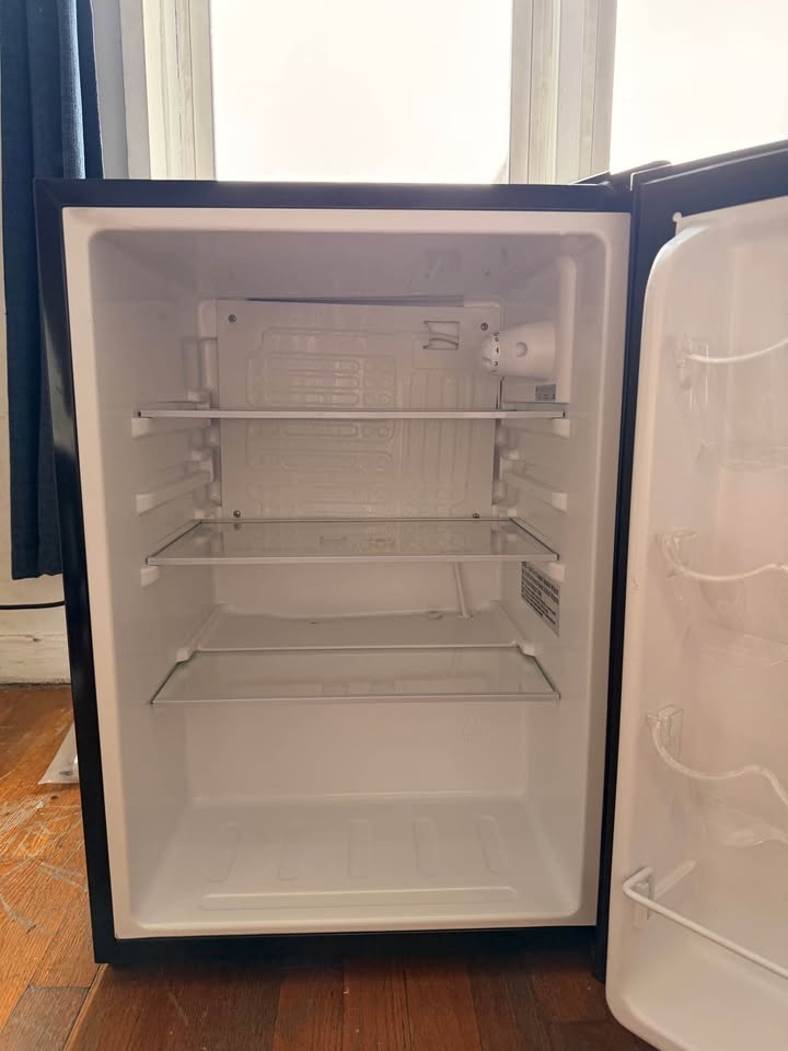 Mini Refrigerator Insignia - photo 2