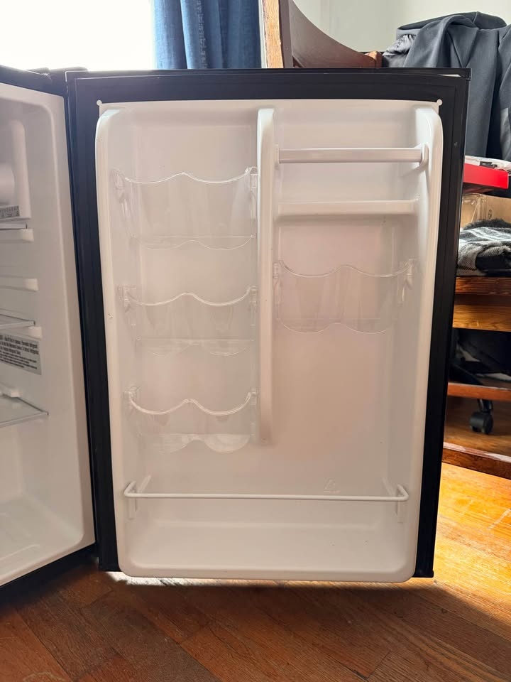 Mini Refrigerator Insignia - photo 3