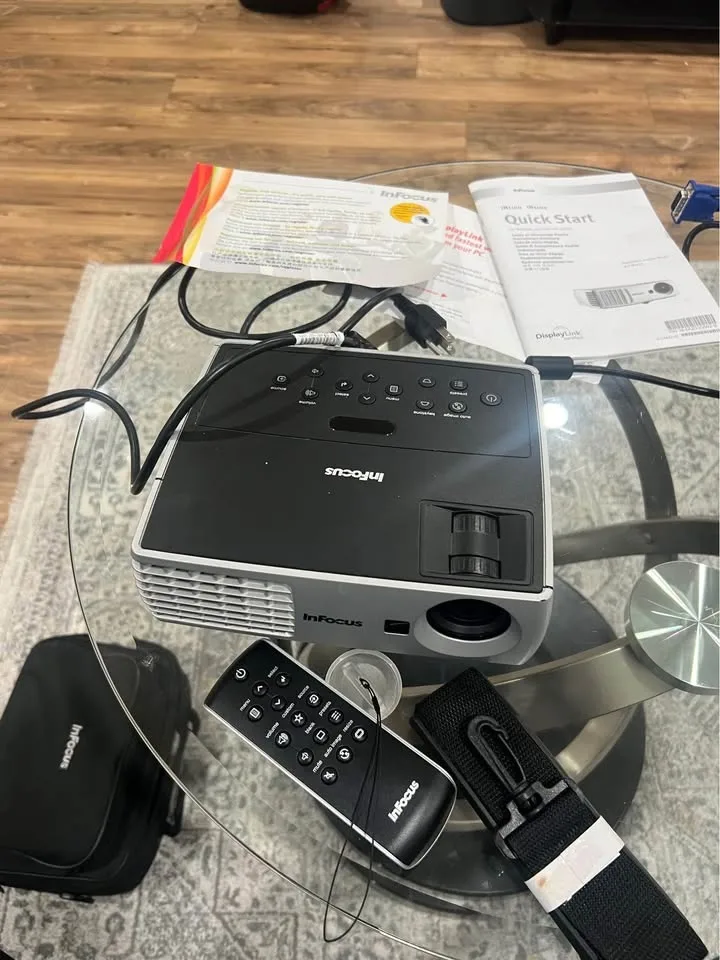 InFocus IN1102 DLP Projector Wxga 2000 Lumens image indicator(2)