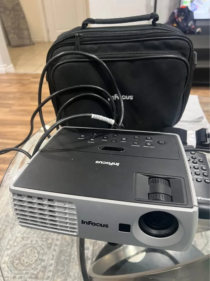 InFocus IN1102 DLP Projector Wxga 2000 Lumens image indicator(4)