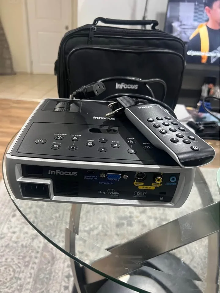 InFocus IN1102 DLP Projector Wxga 2000 Lumens image indicator(6)