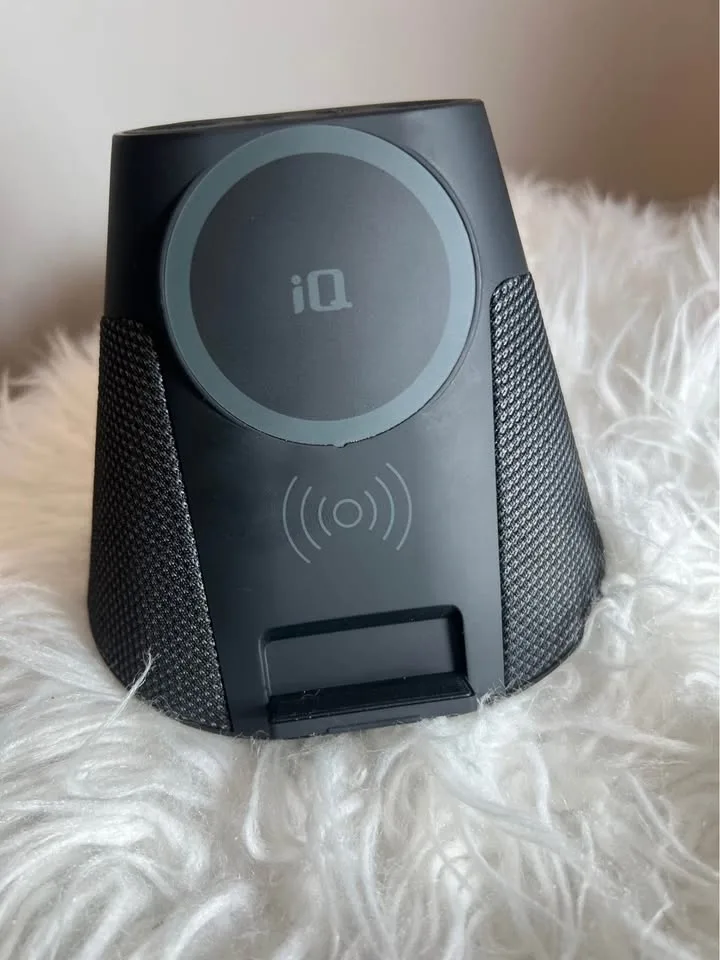 iQ Wave Home Speaker with Wireless Charger