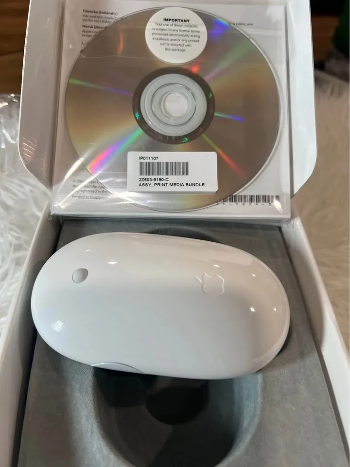 Apple Mighty Wireless Bluetooth Mouse A1197 New Opened Box image indicator(2)