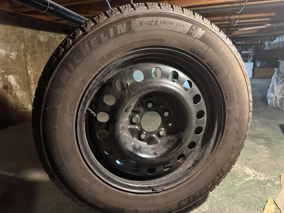 Michelin X-Ice Snow Winter Tires with Steel Rims - 225/65 R17 image indicator(4)