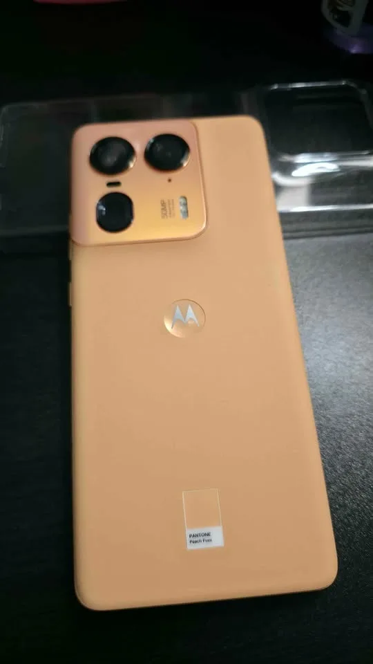 Motorola Edge 50 Ultra | Peach Fuzz | 12GB - 512GB | Used image indicator(2)