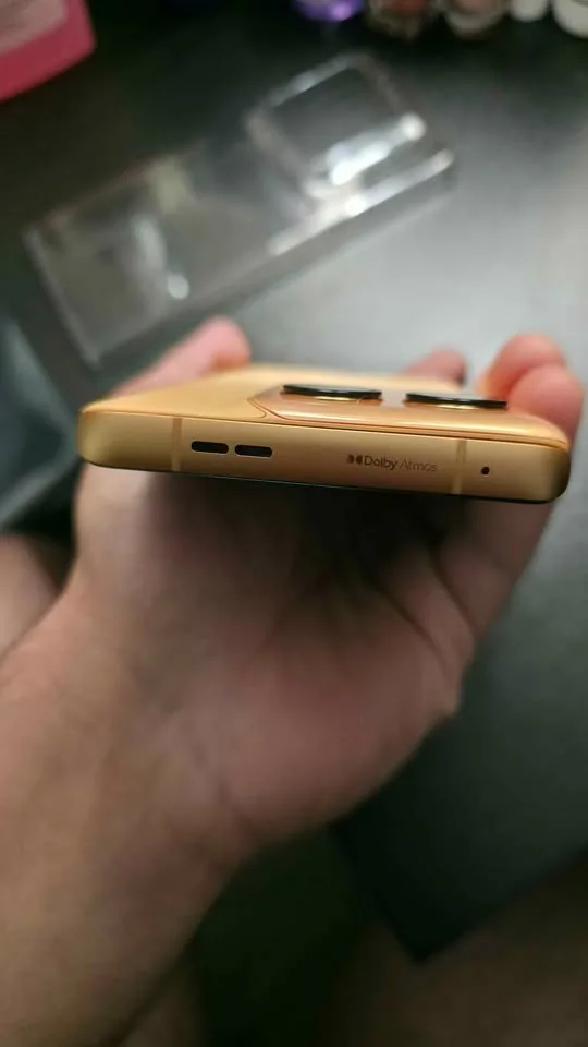 Motorola Edge 50 Ultra | Peach Fuzz | 12GB - 512GB | Used image indicator(4)