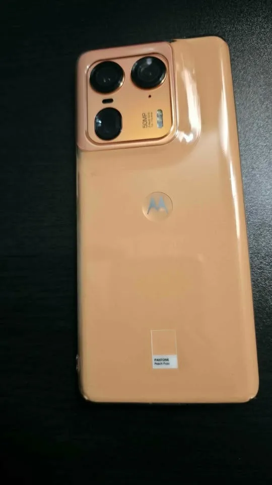 Motorola Edge 50 Ultra | Peach Fuzz | 12GB - 512GB | Used image indicator(6)