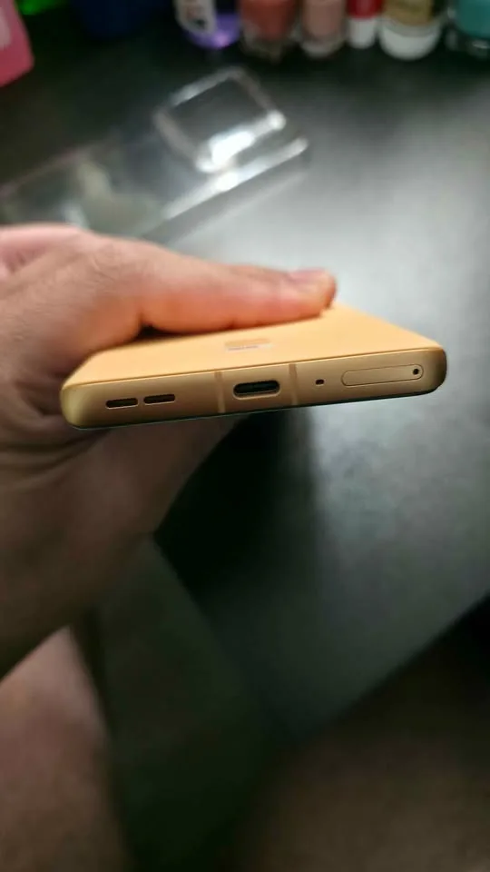 Motorola Edge 50 Ultra | Peach Fuzz | 12GB - 512GB | Used image indicator(7)