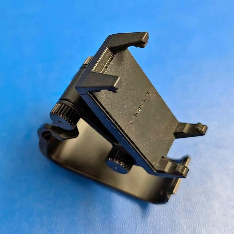 Moga game clip to attach mobile phone to Xbox controller