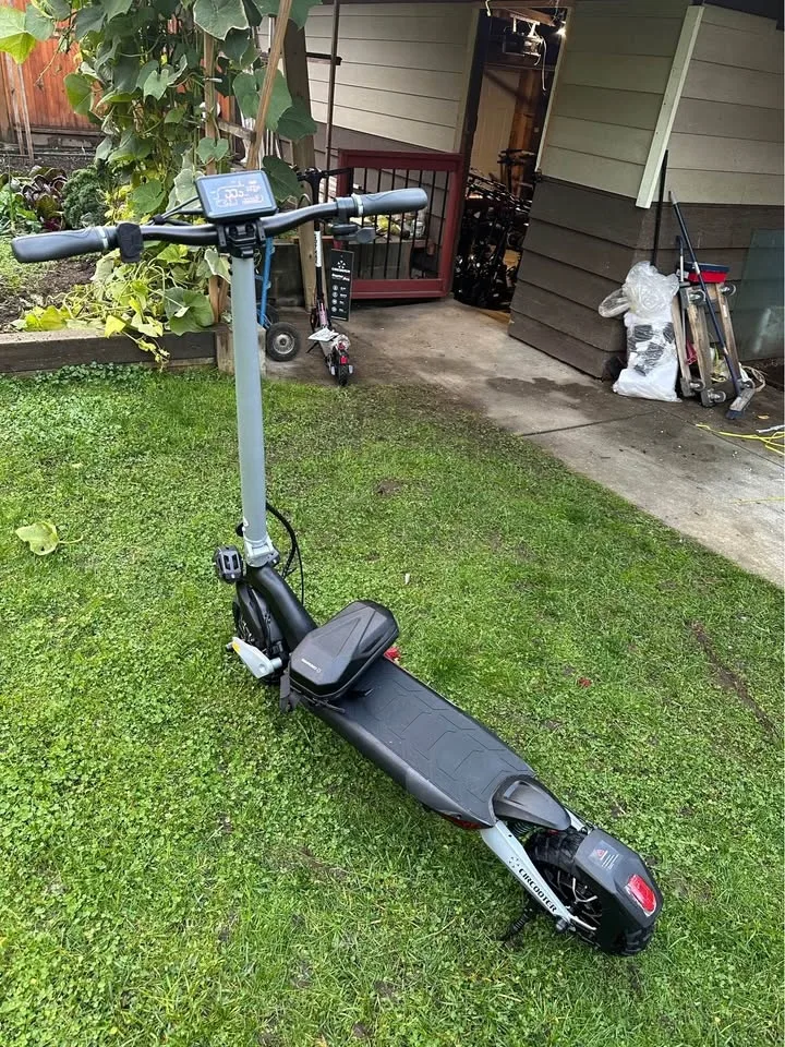 Circooter Raptor Pro (OPEN BOX 0kms) with bag image indicator(4)