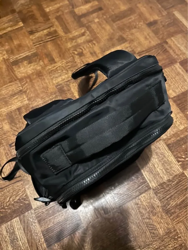 Lululemon New Crew Backpack 22L image indicator(2)