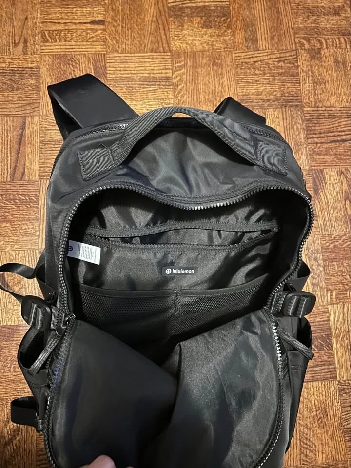Lululemon New Crew Backpack 22L image indicator(4)