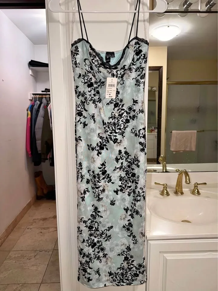 Your next favorite dress — just in time for the holiday season 🎁