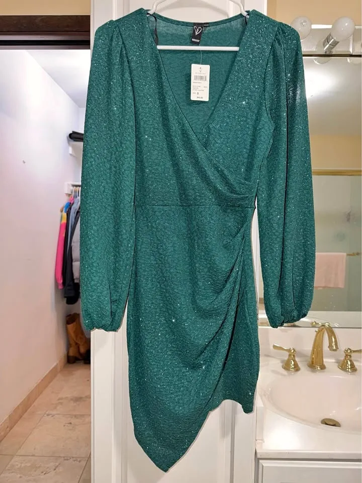 Cute dresses for sale — just in time for the holidays! ✨👗