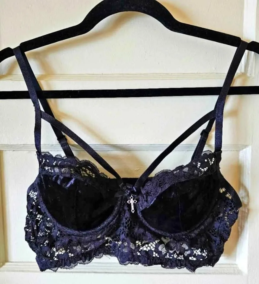 Size M Killstar black velvet and lace goth bra bralette