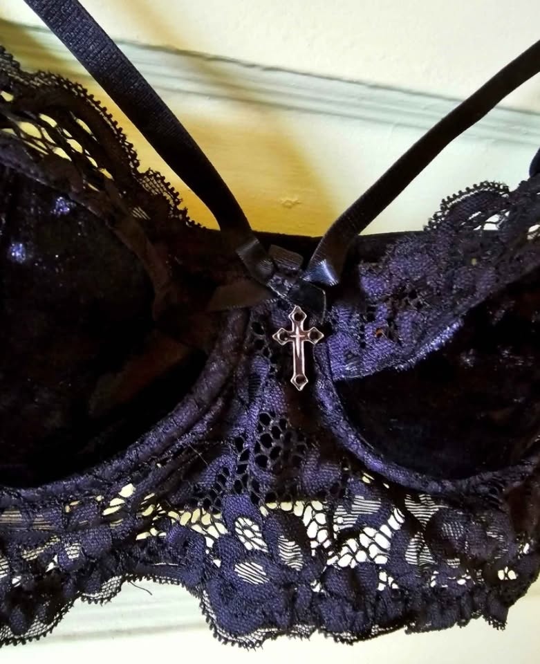 Size M Killstar black velvet and lace goth bra bralette - photo 4