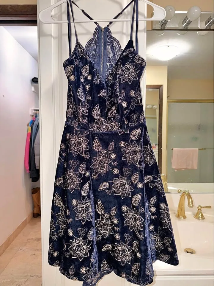 Your next favorite dress — just in time for the holiday season 🎁