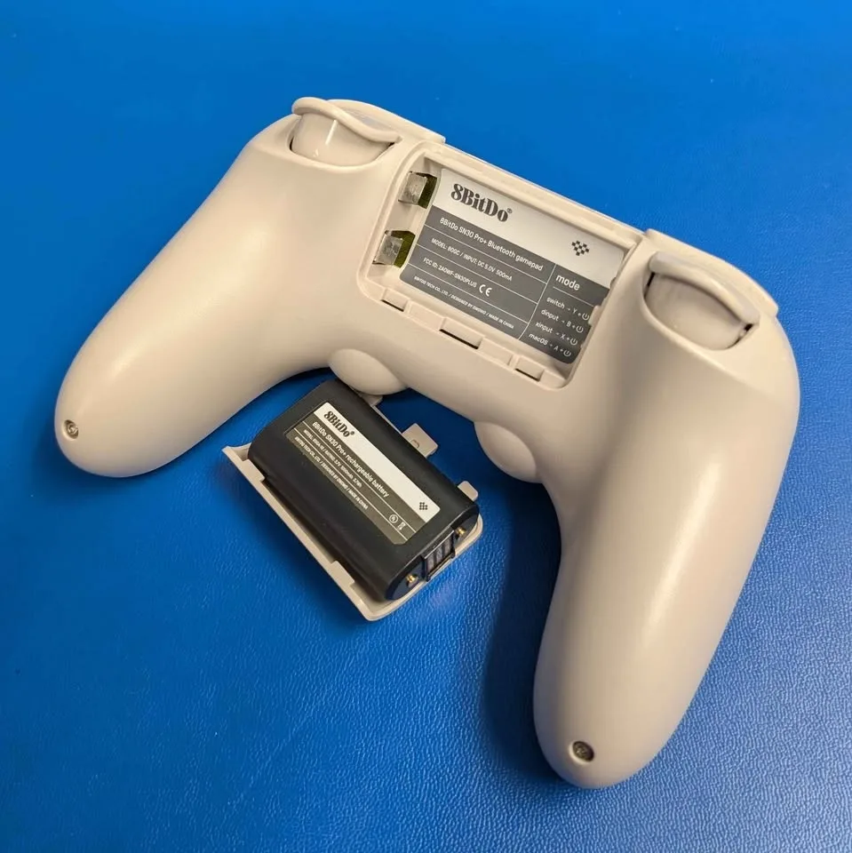 8bitdo SN30 Pro+ in classic Gameboy colorway image indicator(3)