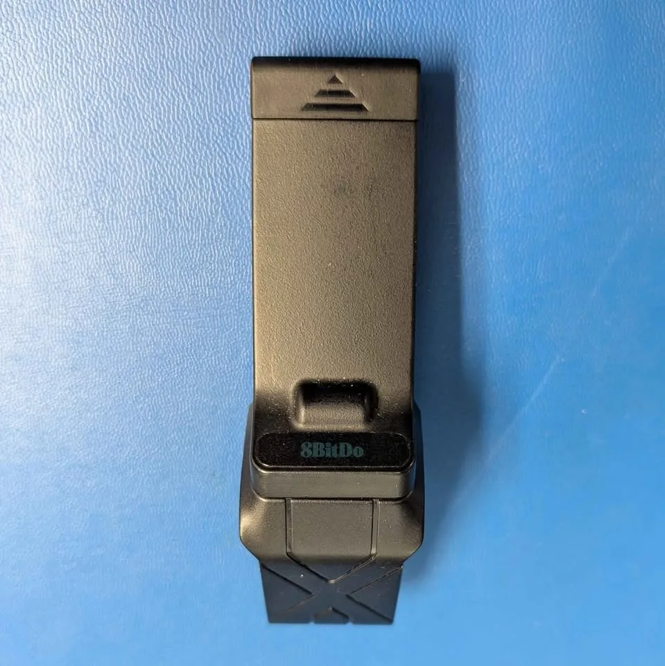 8bitdo SN30 Pro+ in classic Gameboy colorway image indicator(4)