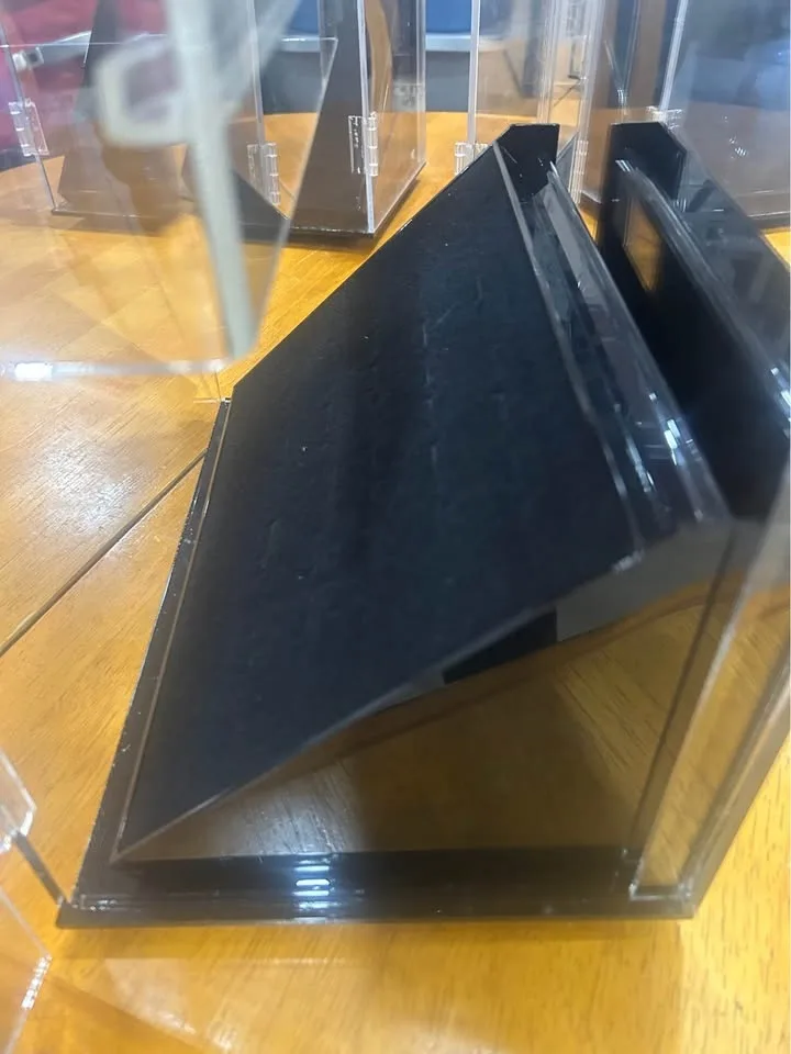 Acrylic Locking Jewelry Display Case image indicator(4)