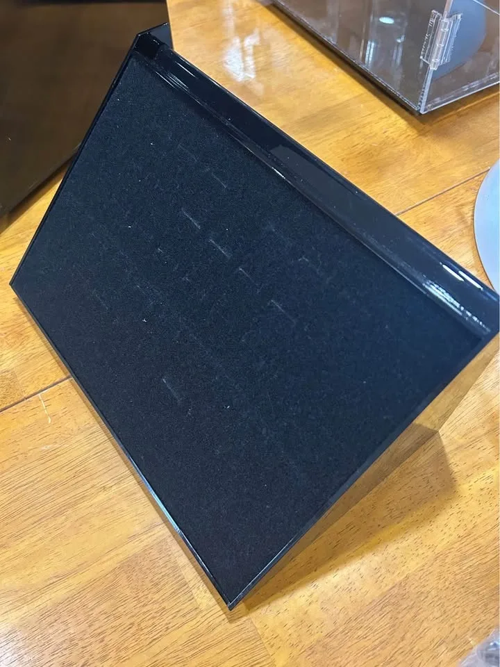 Acrylic Locking Jewelry Display Case image indicator(6)