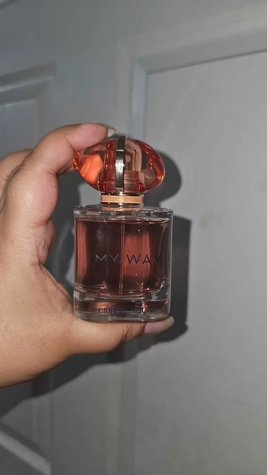 Full size personal fragrances image indicator(4)