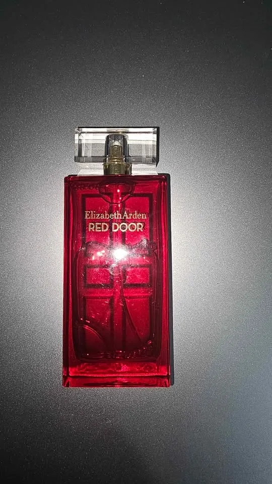 Full size personal fragrances image indicator(5)