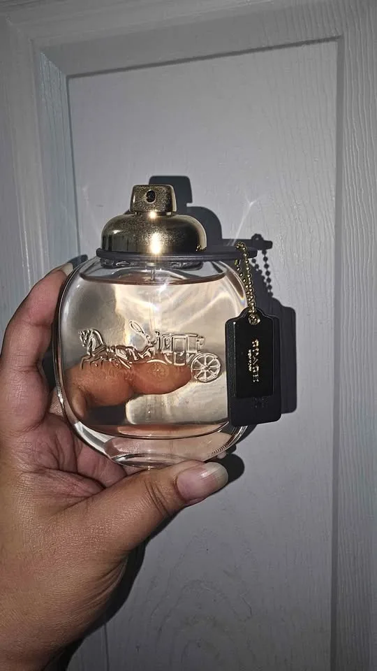 Full size personal fragrances image indicator(6)