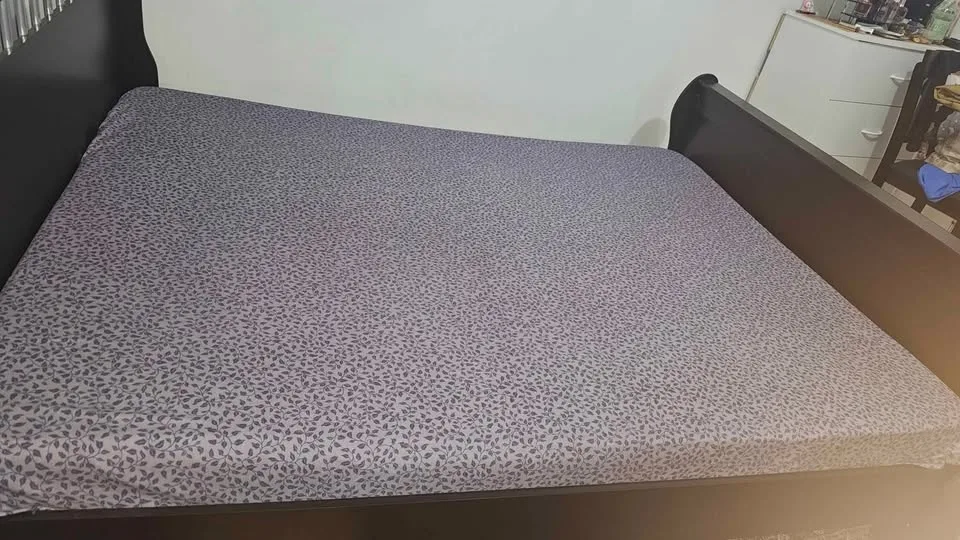 Queen bed with mattress for sale image indicator(3)