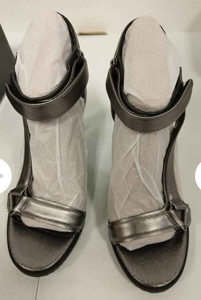 DKNY Women's Open Toe Fashion Pump Heel Sandal - photo 2