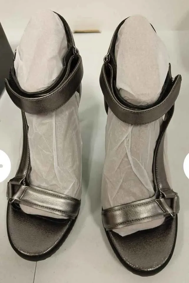 DKNY Women's Open Toe Fashion Pump Heel Sandal image indicator(2)