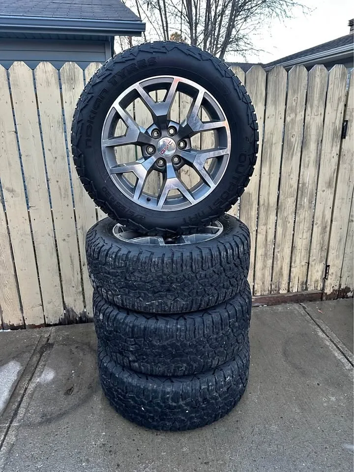 Nokian Outpost AT 275/55/20 on 6x139.7