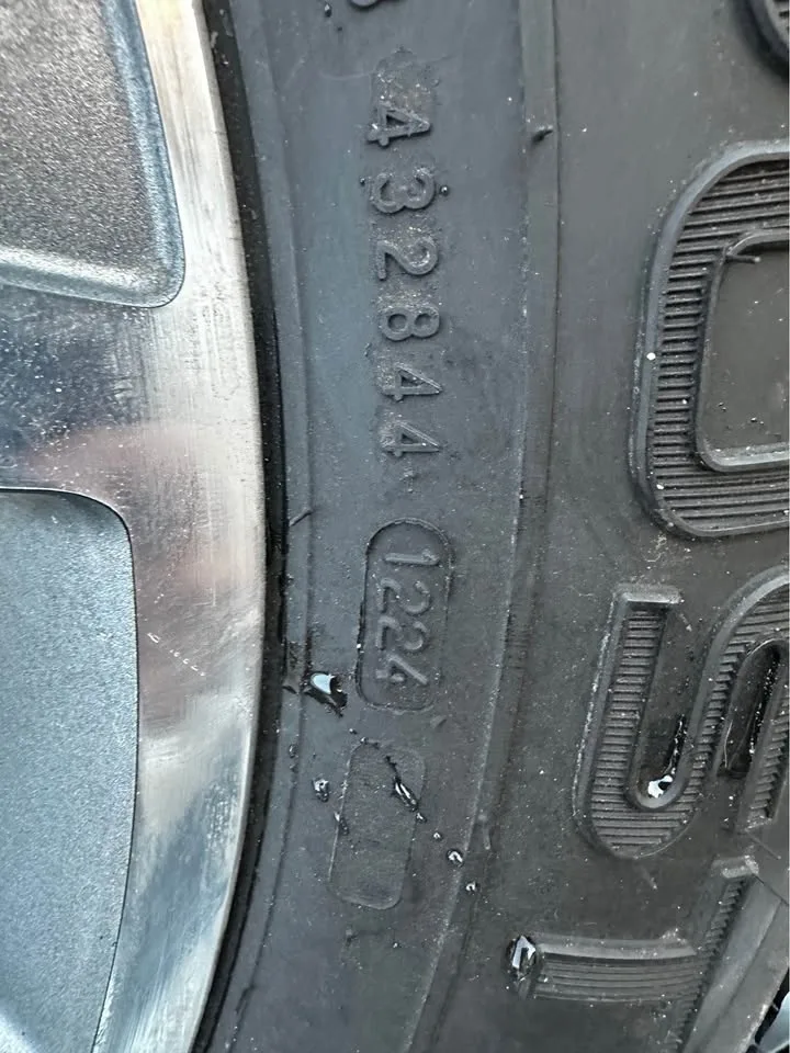 Nokian Outpost AT 275/55/20 on 6x139.7 image indicator(7)