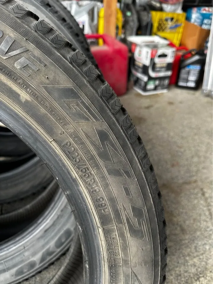 225/55/19 Toyo observe winter tires image indicator(2)