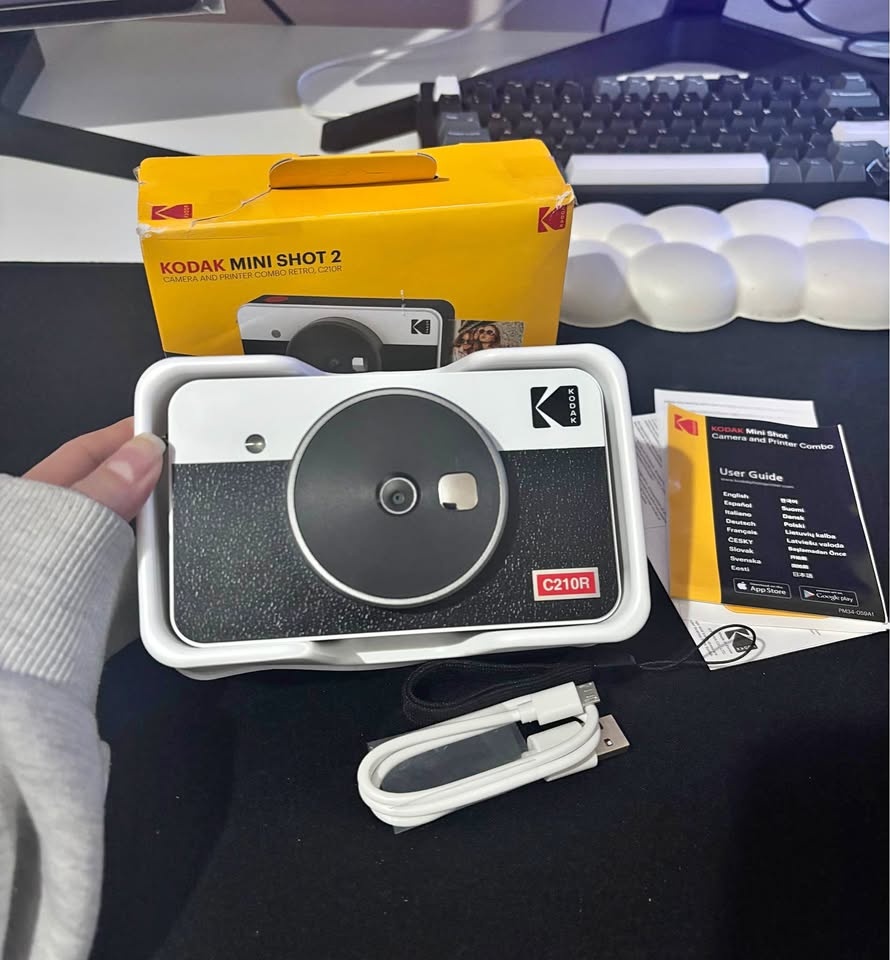 KODAK Instant Digital Camera and Photo Printer