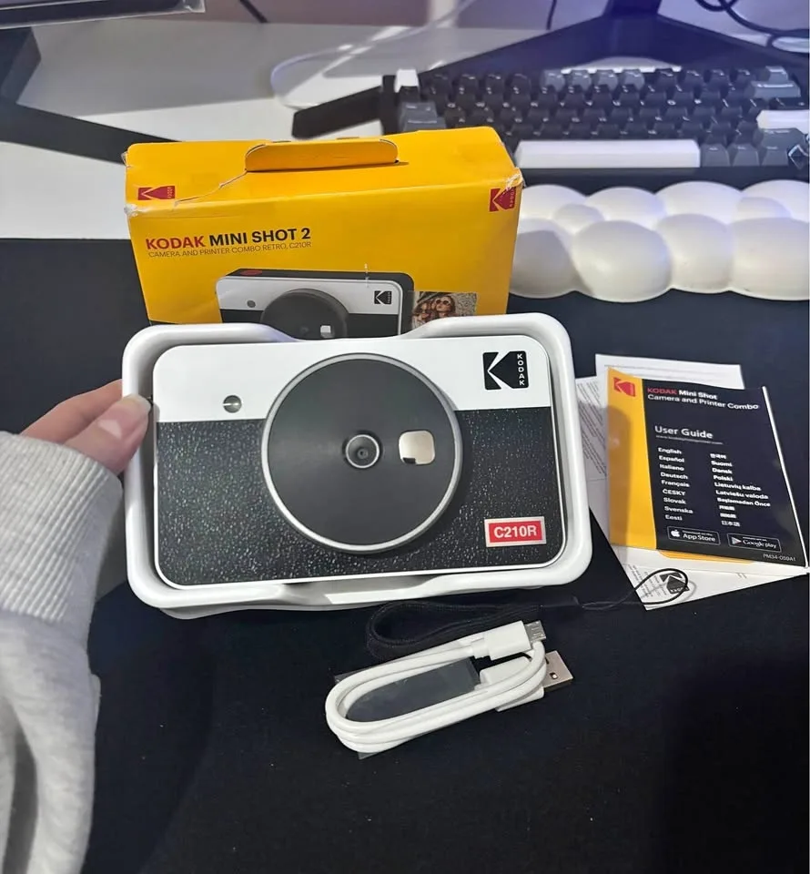 KODAK Instant Digital Camera and Photo Printer