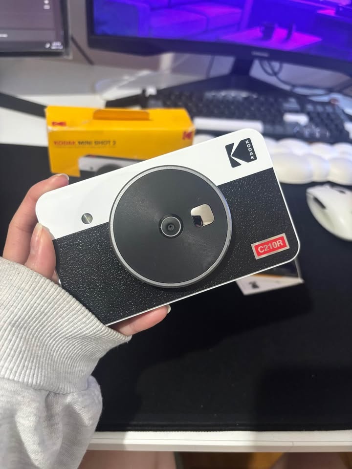 KODAK Instant Digital Camera and Photo Printer - photo 2