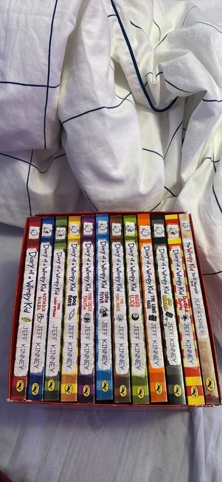 Wimpy Kid Box Set – 12 Books Total (1–11 + DIY) Great Condition image indicator(3)