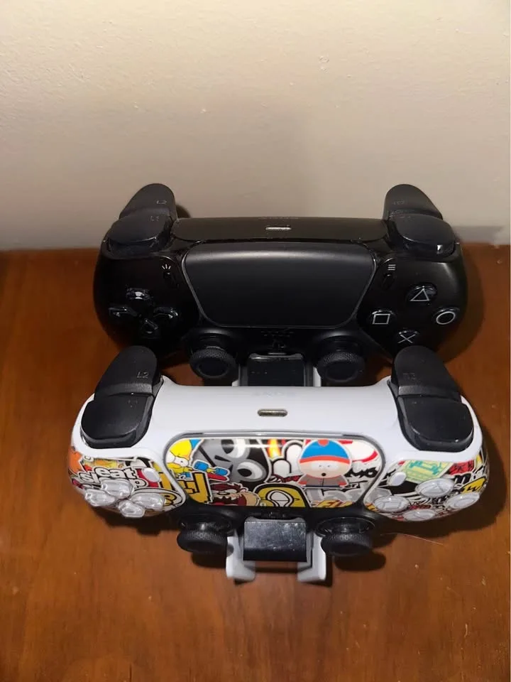 Playstation 5 (PS5) DualSense Wireless Controllers x2 image indicator(3)