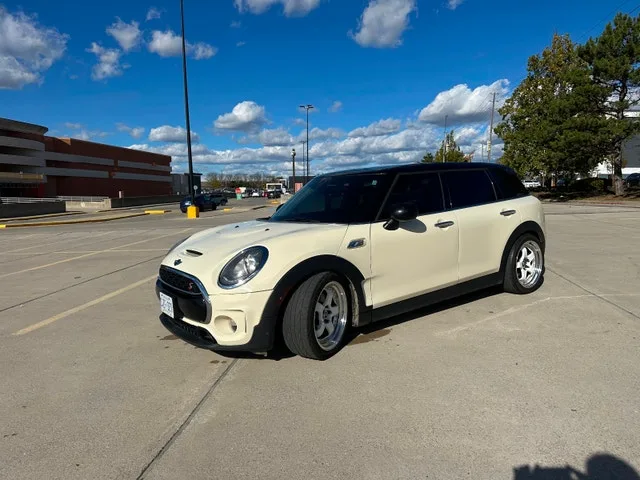 2017 Mini Cooper S Clubman All4 image indicator(3)