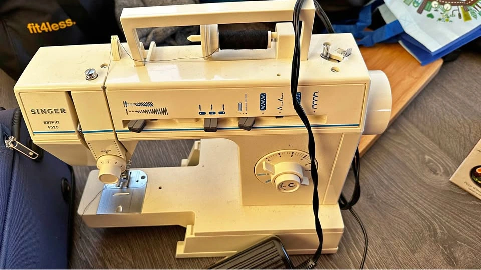 SINGER Merritt 4525 Sewing Machine Heavy Duty- Free arm