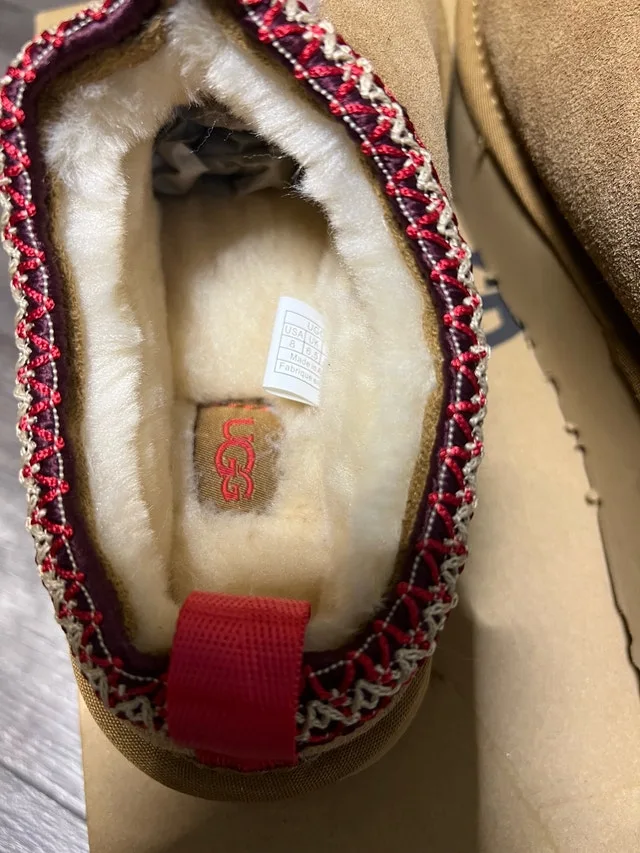 Uggs Tasmens size 7 woman image indicator(4)