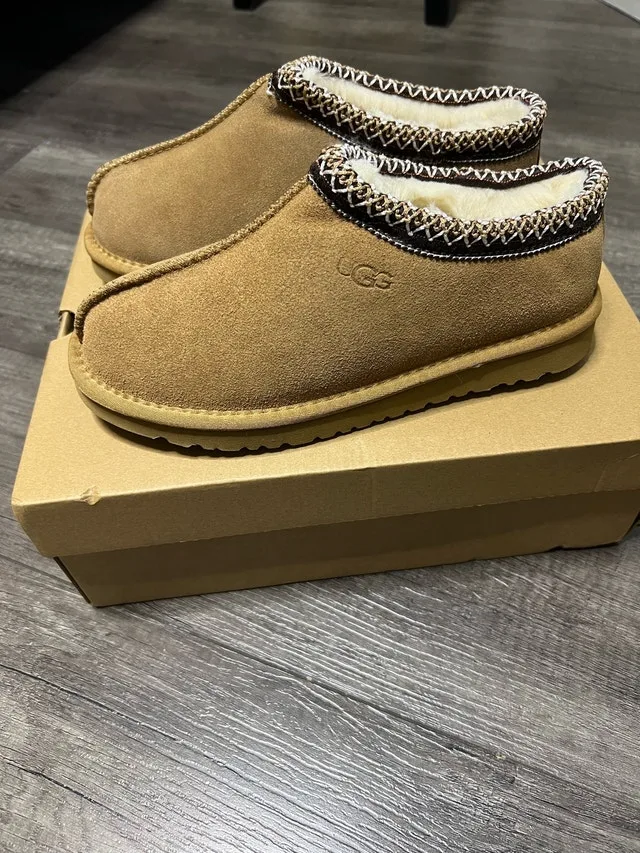 Uggs Tasmens size 7 woman image indicator(2)