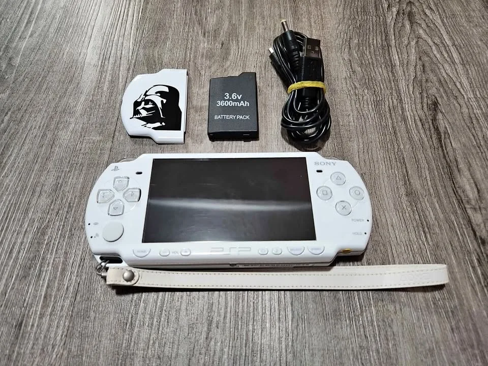 PSP 2000 – Darth Vader Limited Edition – Modded - 128GB