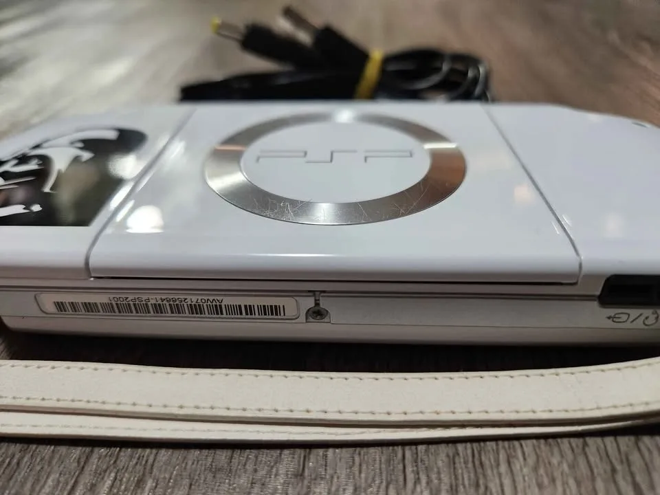 PSP 2000 – Darth Vader Limited Edition – Modded - 128GB image indicator(8)