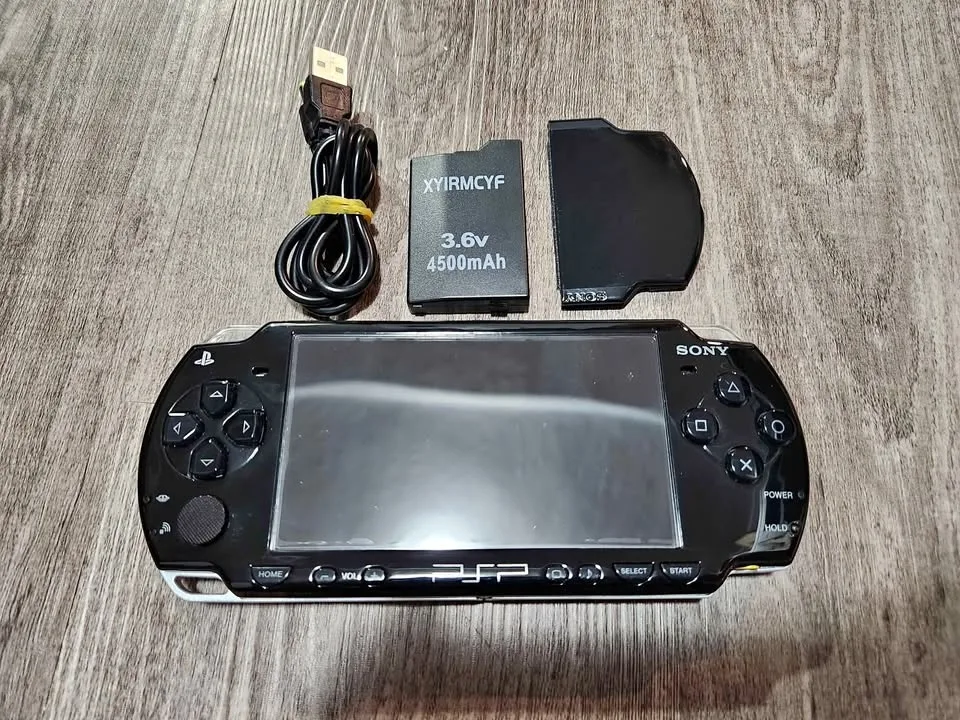 PSP 2000 – Modded (Latest Custom Firmware, Nov 2025) – 128GB