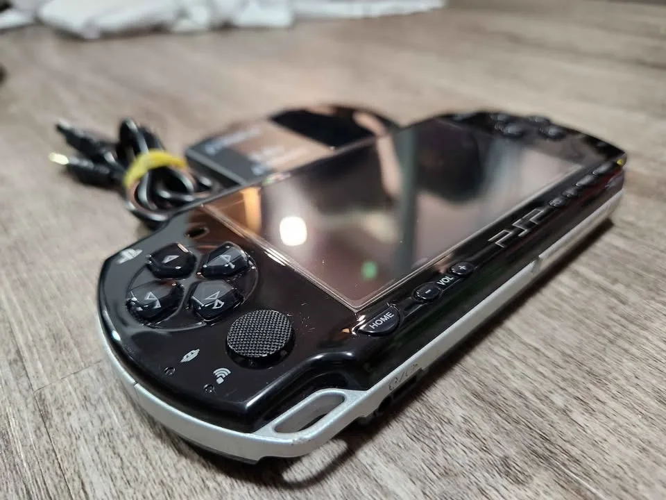 PSP 2000 – Modded (Latest Custom Firmware, Nov 2025) – 128GB image indicator(3)